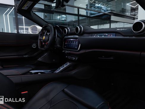 Used 2020 Ferrari Portofino RWD image 35