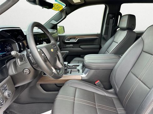 Used 2024 Chevrolet Silverado 1500 High Country w/ High Country Premium Package image 9