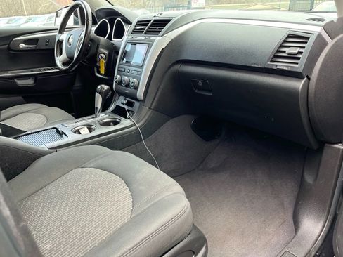 Used 2011 Chevrolet Traverse LT image 6