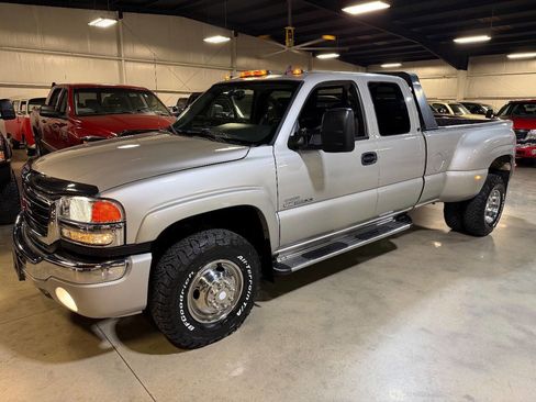 Used 2006 GMC Sierra 3500 SLE w/ Heavy-Duty Power Package image 14