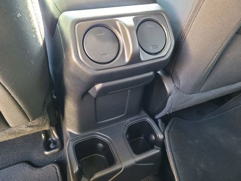 Used 2021 Jeep Gladiator Sport image 11