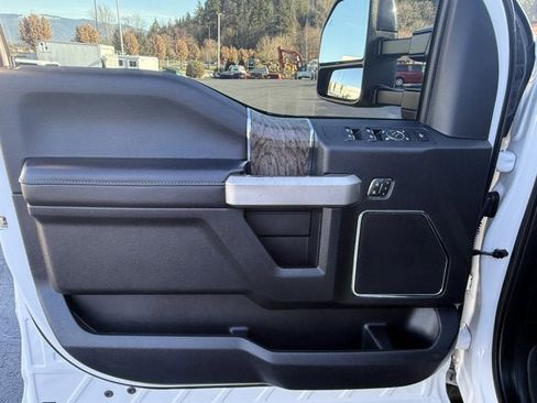 Used 2019 Ford F250 Lariat w/ Lariat Ultimate Package image 27