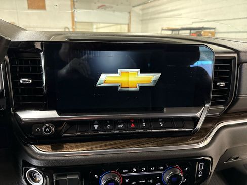 Used 2024 Chevrolet Silverado 2500 LT AWD/4WD image 16