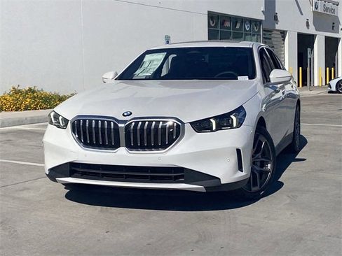 New 2026 BMW 530i w/ Premium Package image 3