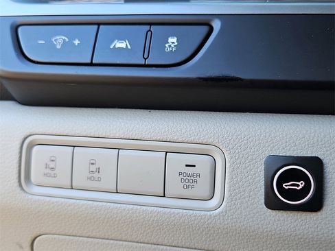 Certified 2023 Kia Carnival LX image 26