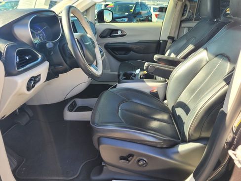 Used 2020 Chrysler Pacifica Limited w/ Advanced Safetytec Group image 15