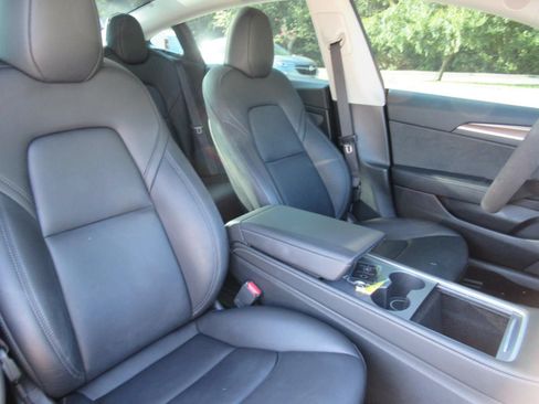 Used 2023 Tesla Model 3 Standard Range RWD image 9