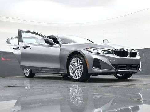 New 2026 BMW 330i xDrive Sedan w/ Premium Package AWD/4WD image 39