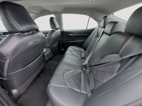 Used 2018 Toyota Camry XLE FWD image 15