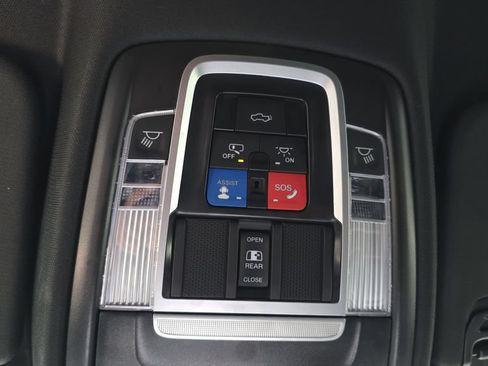 Used 2023 RAM 1500 Laramie AWD/4WD image 38
