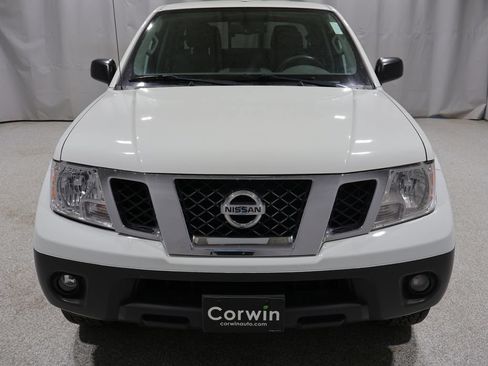 Used 2015 Nissan Frontier SV w/ SV Value Truck Package AWD/4WD image 9