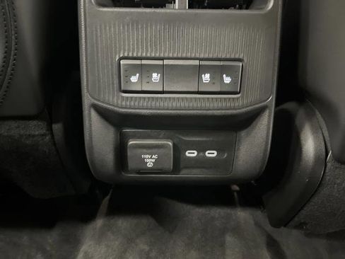 Used 2024 Jeep Wagoneer Launch Edition image 36