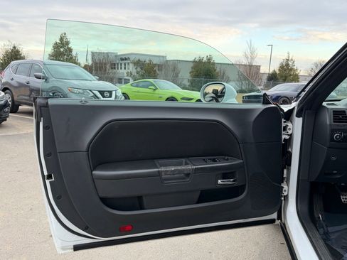 Used 2011 Dodge Challenger R/T image 17