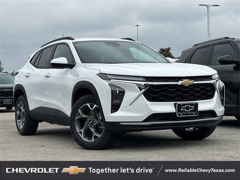 New 2026 Chevrolet Trax LT w/ Driver Confidence Package image 2