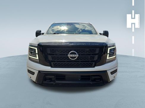 Used 2023 Nissan Titan SV w/ SV Convenience Package RWD image 3