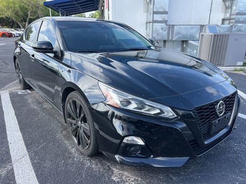 Used 2022 Nissan Altima 2.5 SR w/ Midnight Edition Package FWD image 1