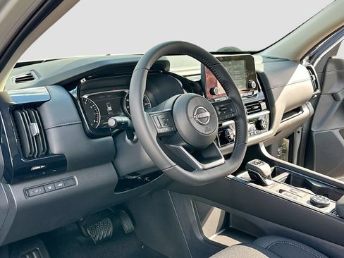 New 2025 Nissan Pathfinder SV image 4