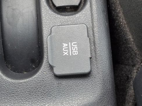 Used 2016 Nissan Versa SV FWD image 19