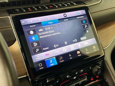 Used 2023 Jeep Grand Cherokee Summit AWD/4WD image 15