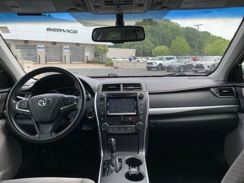 Used 2016 Toyota Camry XSE FWD image 29