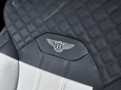 Used 2025 Bentley Bentayga AWD/4WD image 47