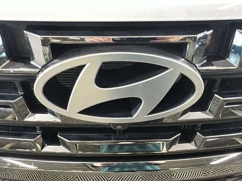 Certified 2025 Hyundai Santa Cruz Limited AWD/4WD image 8