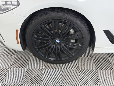 Used 2019 BMW 540i xDrive w/ M Sport Package image 8