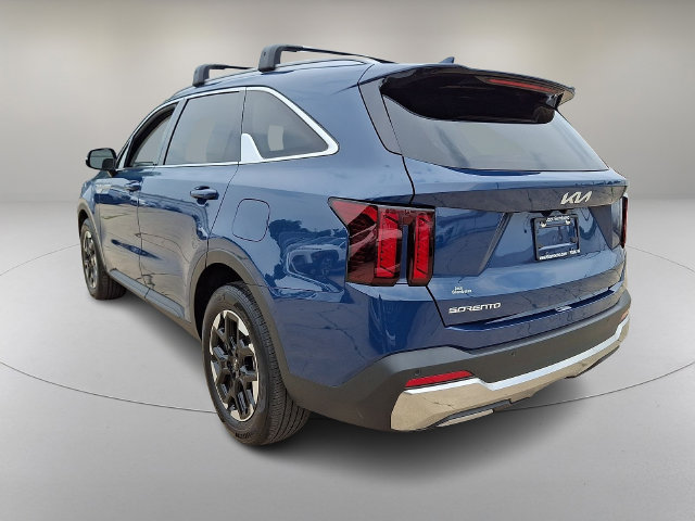 Used 2024 Kia Sorento S w/ Panoramic Sunroof Package FWD image 7