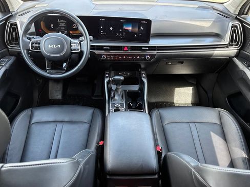 Used 2025 Kia Sorento EX w/ Panoramic Sunroof Package FWD image 10