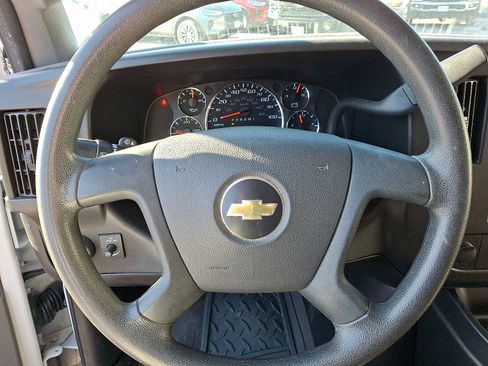 Used 2018 Chevrolet Express 2500 Extended image 20