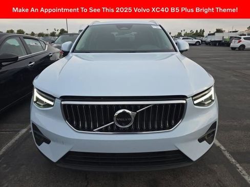 Used 2025 Volvo XC40 B5 Plus AWD/4WD image 2