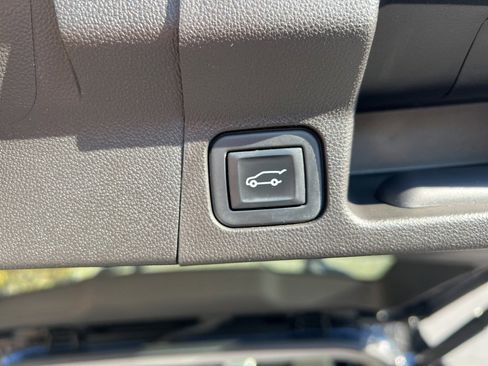 Used 2022 GMC Acadia SLE w/ Driver Convenience Package image 15