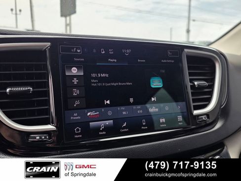 Used 2022 Chrysler Pacifica Touring-L FWD image 16
