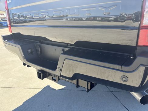 Used 2022 Ford F250 XLT w/ Black Appearance Package image 6