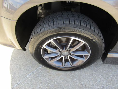 Used 2017 Dodge Grand Caravan SXT FWD image 9
