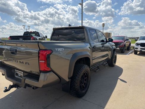 Used 2024 Toyota Tacoma TRD Off-Road image 5