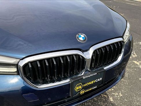Used 2021 BMW 530i xDrive w/ Premium Package image 32