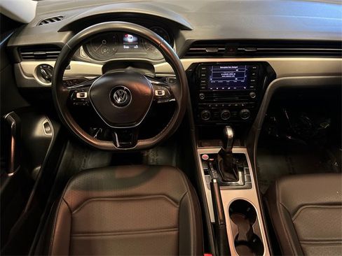 Used 2021 Volkswagen Passat 2.0T SE image 16