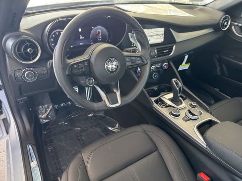 Used 2025 Alfa Romeo Giulia image 15