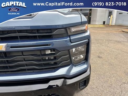 Used 2025 Chevrolet Silverado 2500 Custom w/ Custom Value Package image 11