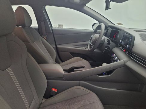 Used 2024 Hyundai Elantra SE FWD image 21