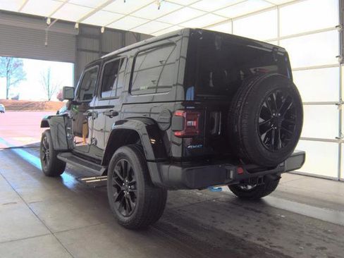 Used 2022 Jeep Wrangler Unlimited Sahara w/ Cold Weather Group image 6