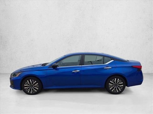 Used 2025 Nissan Altima 2.5 SV FWD image 8