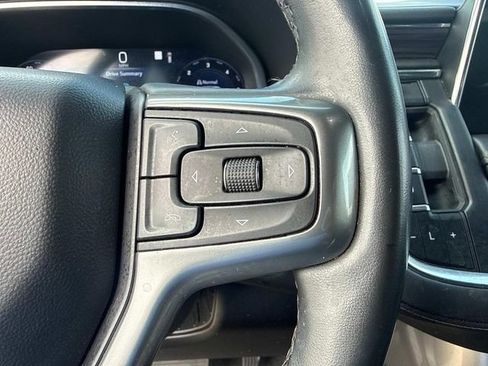 Used 2023 Chevrolet Suburban LT w/ Luxury Package RWD image 31