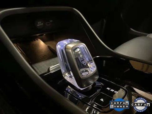 Used 2025 Volvo XC40 B5 Plus image 54