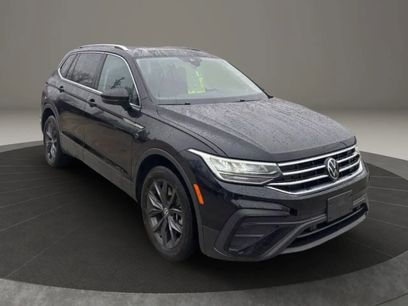 Used 2022 Volkswagen Tiguan SE w/ Panoramic Sunroof Package