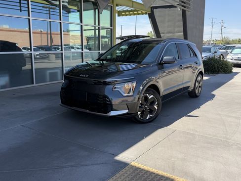 Used 2025 Kia Niro Wind FWD image 2