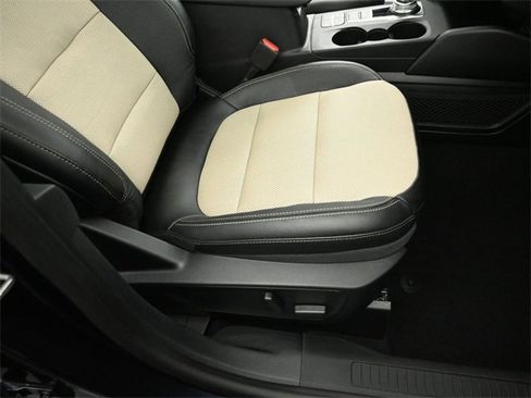 Certified 2021 Ford Escape Titanium w/ Titanium Elite Package image 34