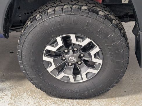 Used 2022 Toyota Tacoma TRD Off-Road AWD/4WD image 23