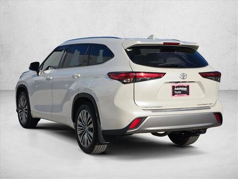 Certified 2021 Toyota Highlander Platinum image 8